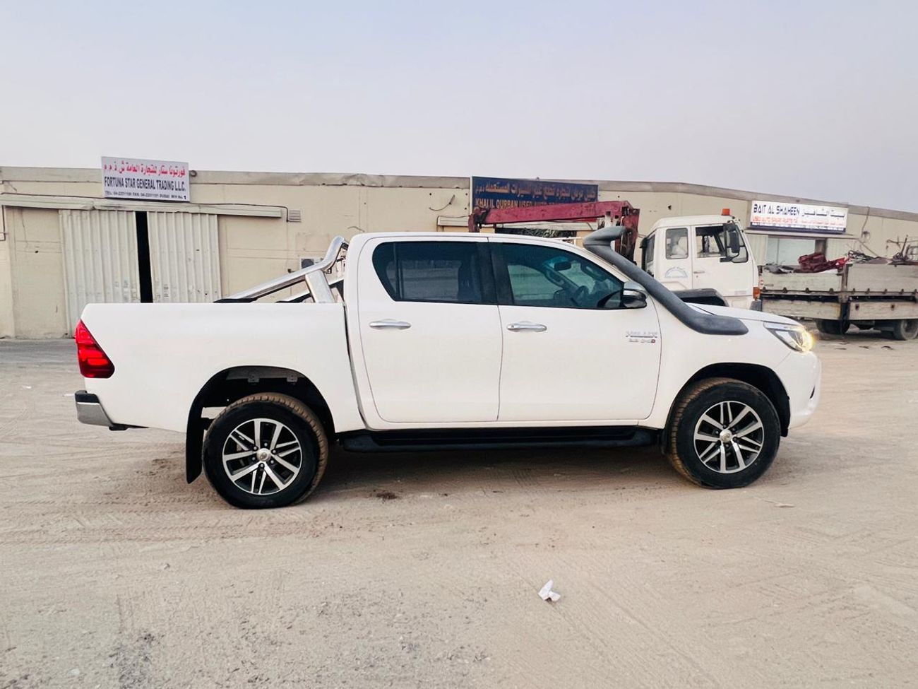 تويوتا هيلوكس DIESEL 2.8 LITER ,RIGHT HAND DRIVE ,AUTO TRANSMISSION ,ONLY FOR EXPORT