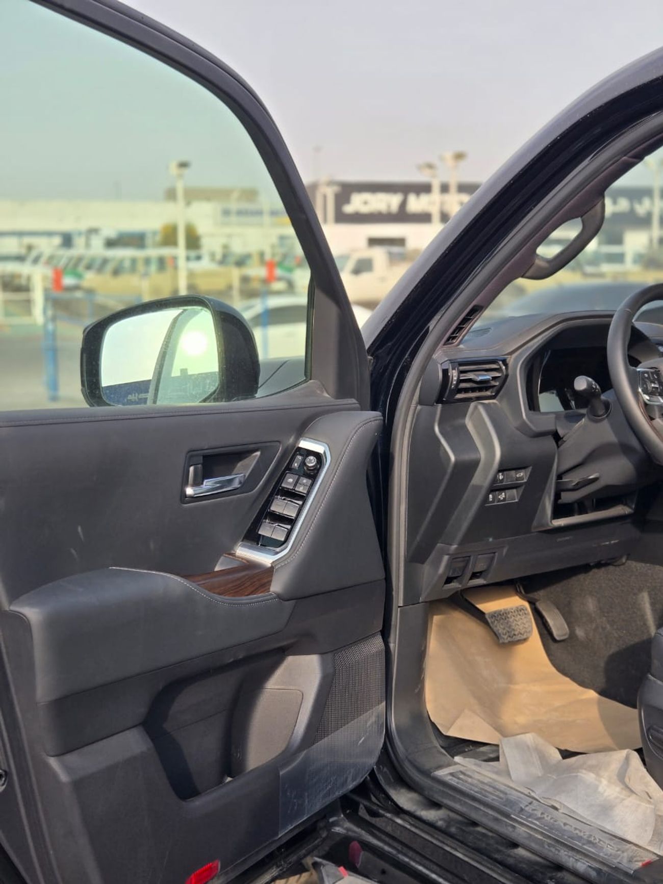 Toyota Land Cruiser GXR 4.0L PETROL A/T 7 SEATER