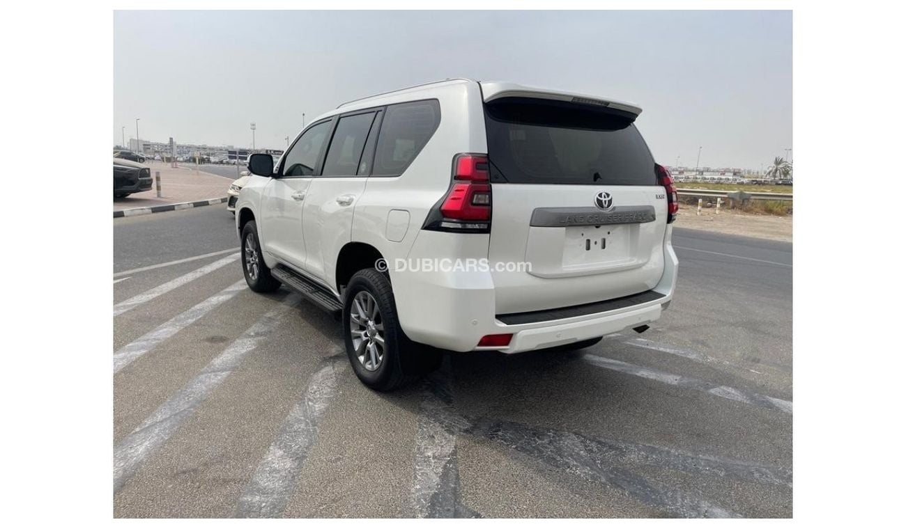 Toyota Prado *Offer*Toyota Parado 4.0L VXR V6 AWD - 7 Seater /