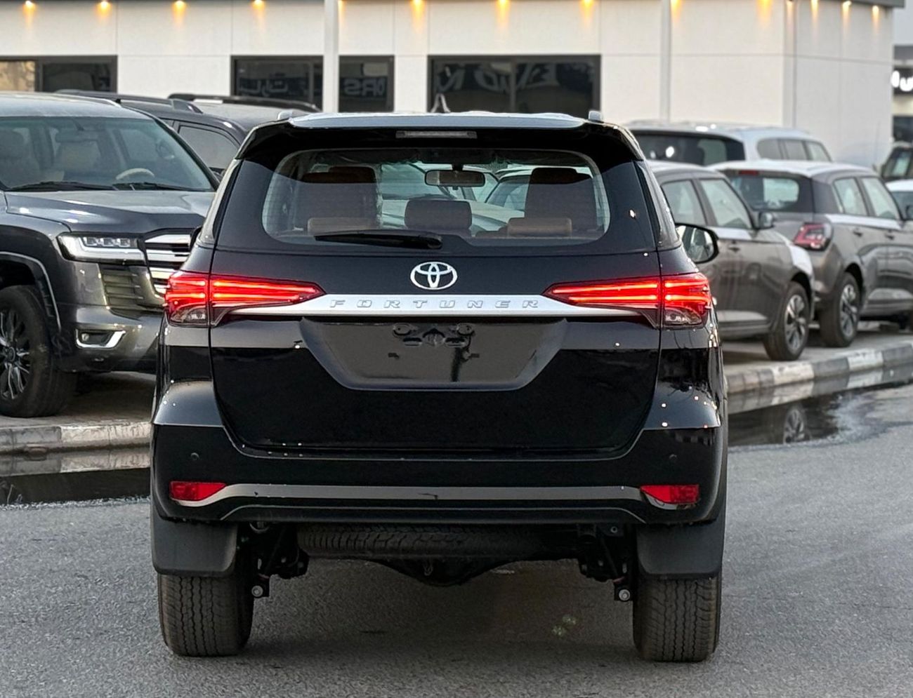 تويوتا فورتونر Toyota Fortuner 2026 Model 2.7 v4 petrol Engine Colour Black Transmission Automatic Interior. Tun 7s