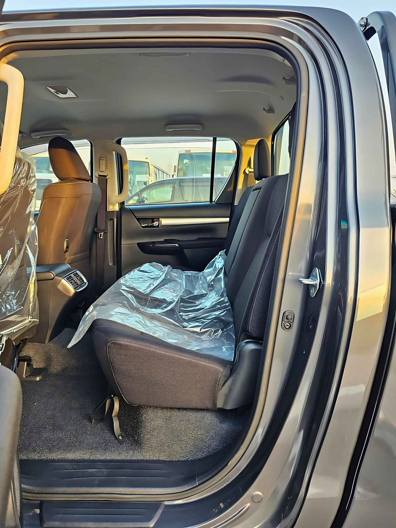 Toyota Hilux 2.4L Diesel / Automatic Gear / FULL OPTION  (CODE # HDDWAF)