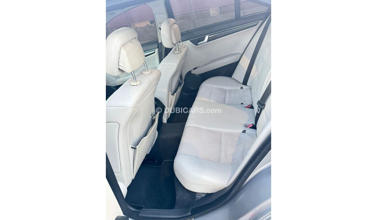 مرسيدس بنز C 200 In excellent condition and requires no expenses