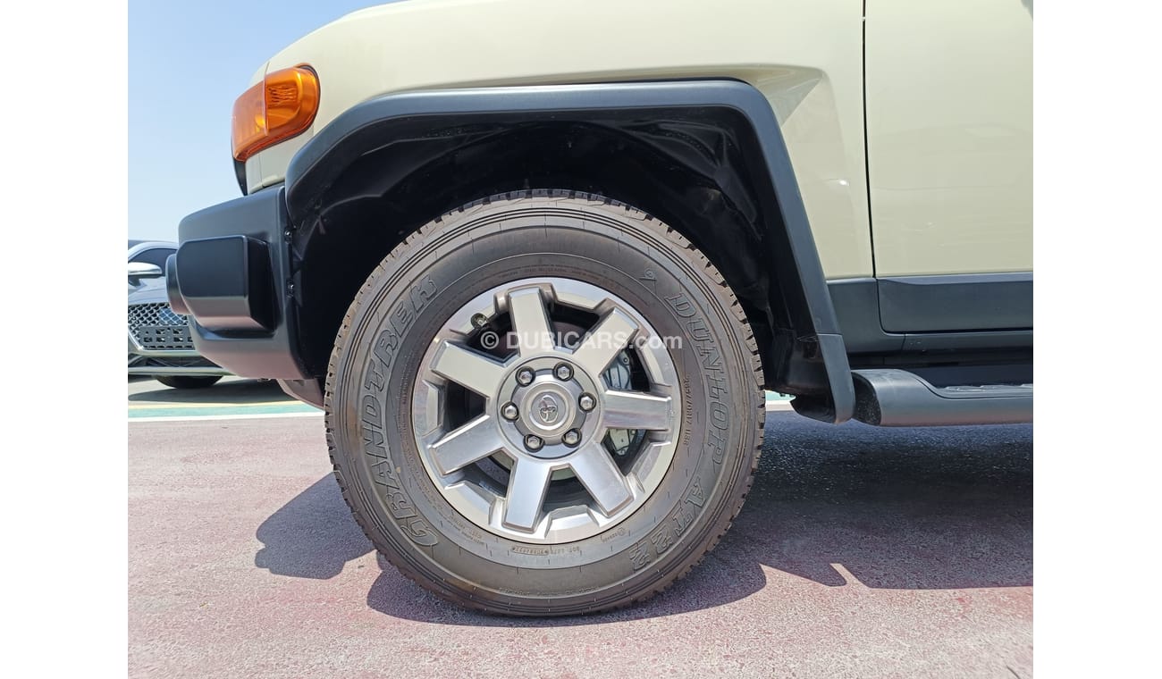 Toyota FJ Cruiser 4.0L PETROL / REAR CAMERA / DIFF LOCK / GCC SPECS / 4WD (CODE # 67859)