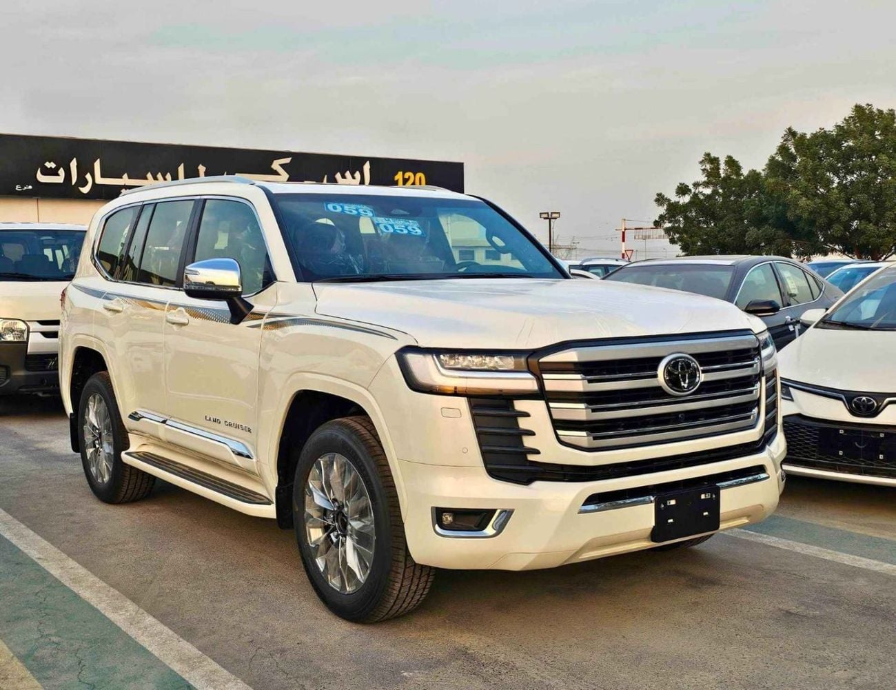 Toyota Land Cruiser VX || 4.0L PETROL V6 | RADAR | BIG DVD | LEATHER WITH MEMORY SEATS (CODE#VX4MA)