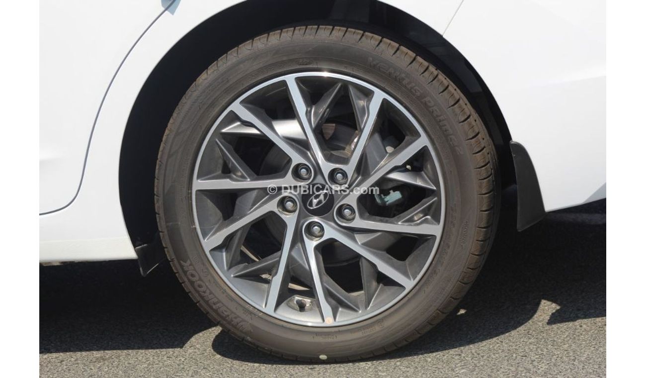 Hyundai Elantra 2.0 | 2020 Model "Hailstorm Damage" available for export sales.