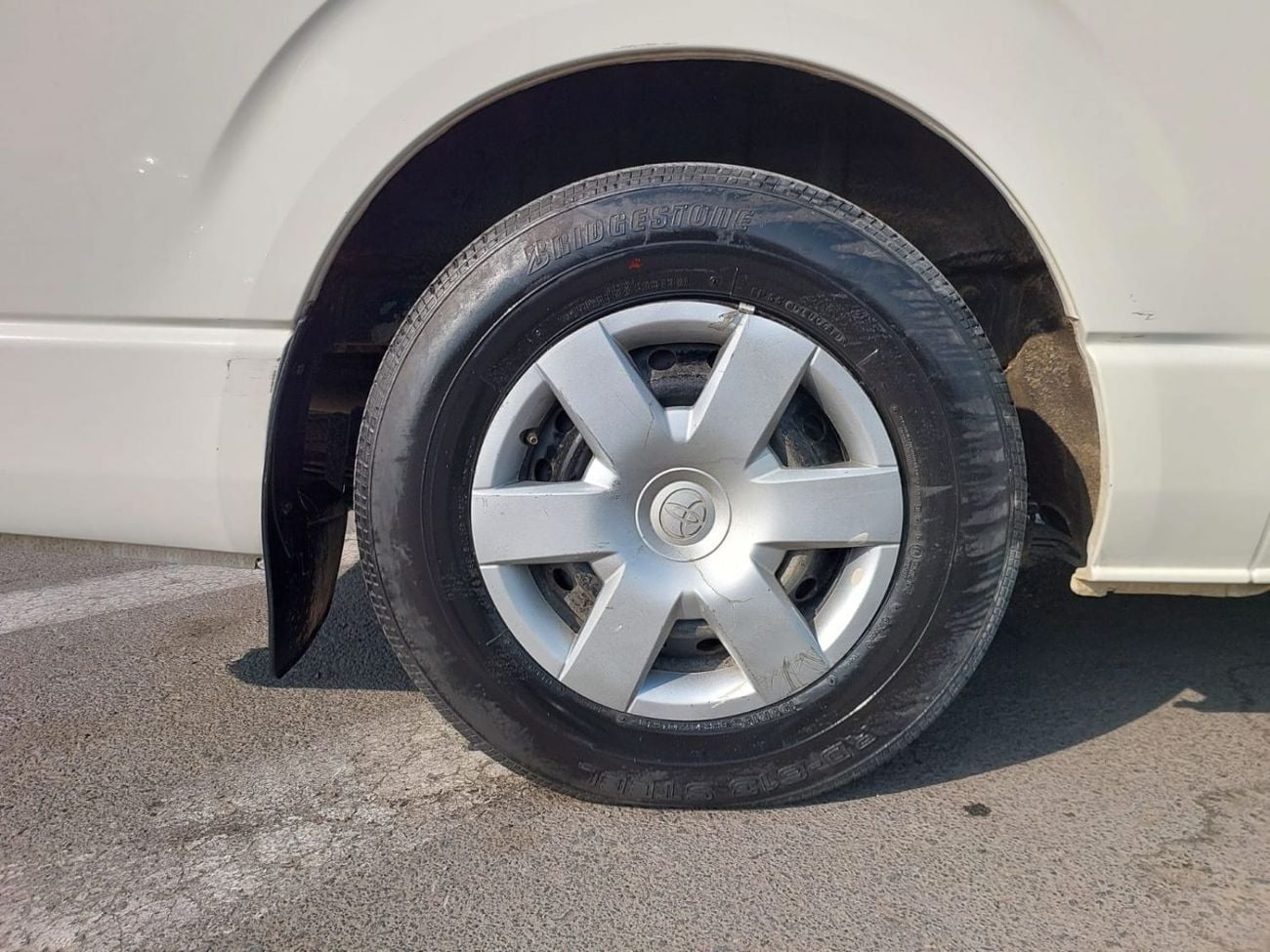 Toyota Hiace (RAMADAN OFFER) TOYOTA HIACE COMMUTER VAN RHD 2018 MODEL 2.5 L DIESEL MANUAL(PM73780)