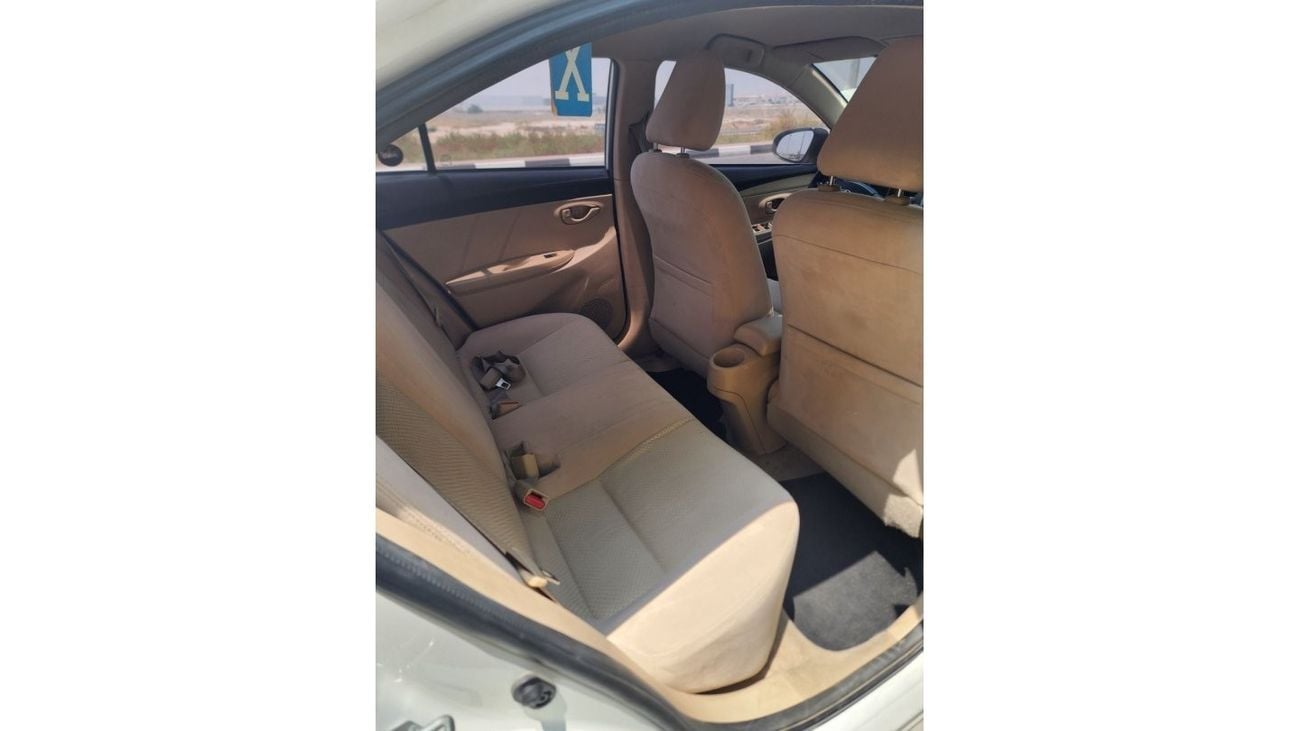 تويوتا يارس SE تويوتا يارس