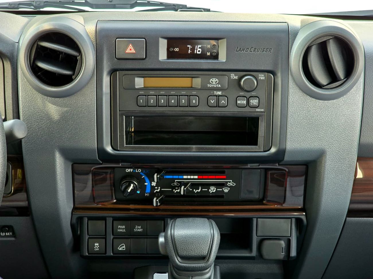 Toyota Land Cruiser LC79 DC PETROL 4.0 AT - DIFF LOCK - STD - 2025 MODEL - GRAY INSIDE GRAY - GCC SPECS