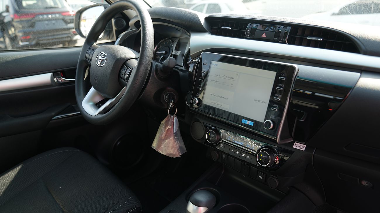 تويوتا هيلوكس SR5