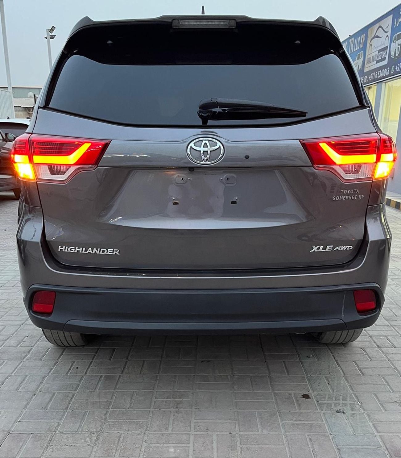 Toyota Highlander 2019 Toyota Highlander XLE 4x4 AWD Full option Sunroof Push Start 7 Leather Seats