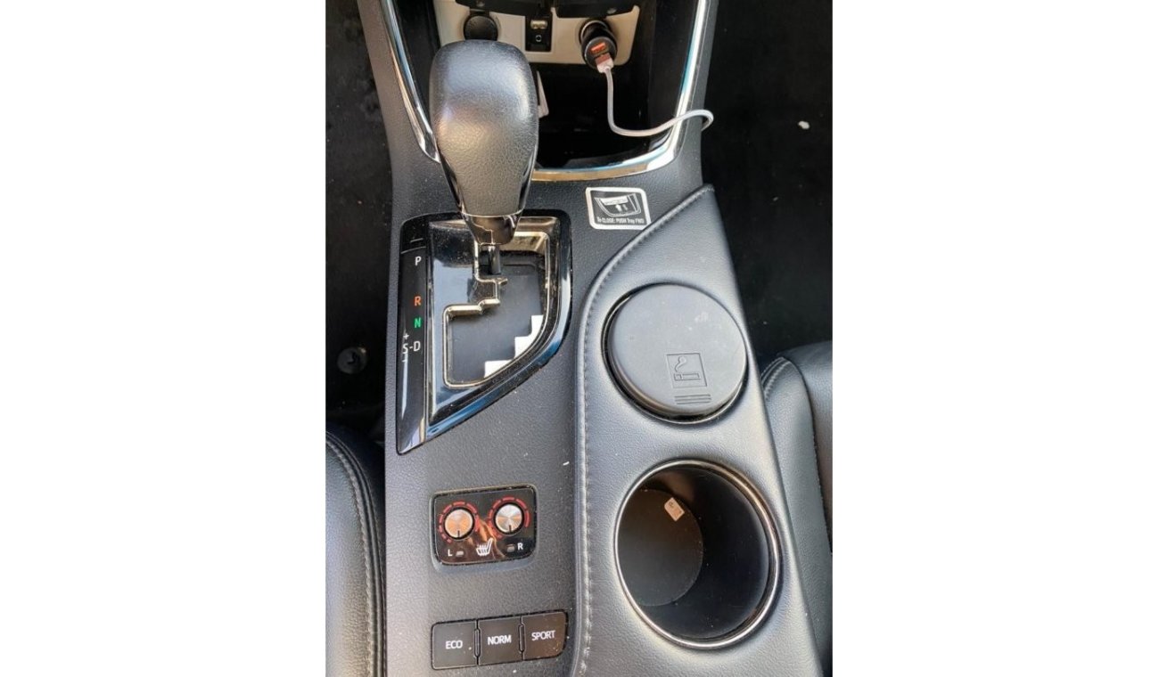 تويوتا افالون تويوتا افالون V6 موديل 2016 لون اسود