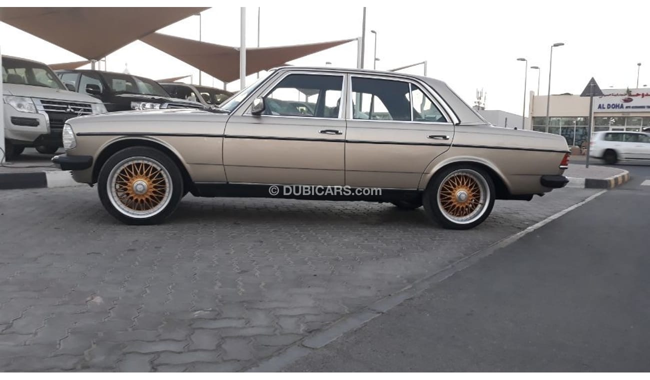 Mercedes-Benz 230 E 1984 Mercedes Full options with sunroof A.C. Manuel Gear