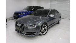 أودي S8 V8, 2015, 77,000KMs Only, Carbon Fiber Interior, GCC Specs