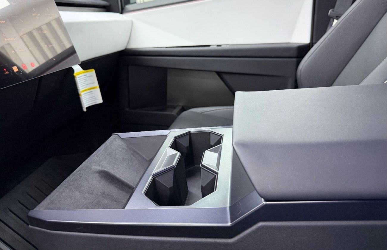 تسلا سايبرتراك Foundation Series .. 3 motor