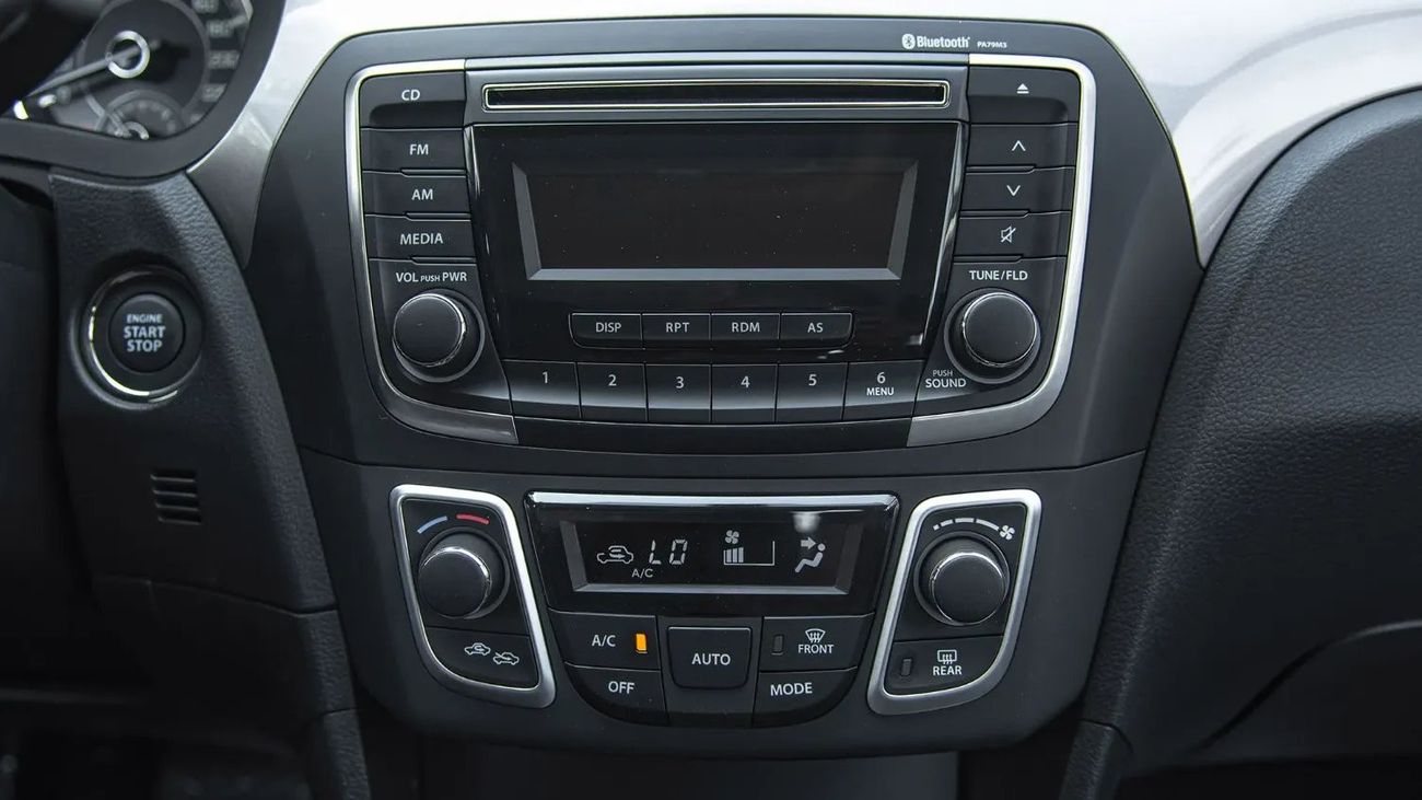 Suzuki Ciaz ALLOY RIMS, PUSH START + REAR VIEW CAMERA, SMALL DISPLAY IN CETRE VIEW MIRROR, CRUISE CONTROL