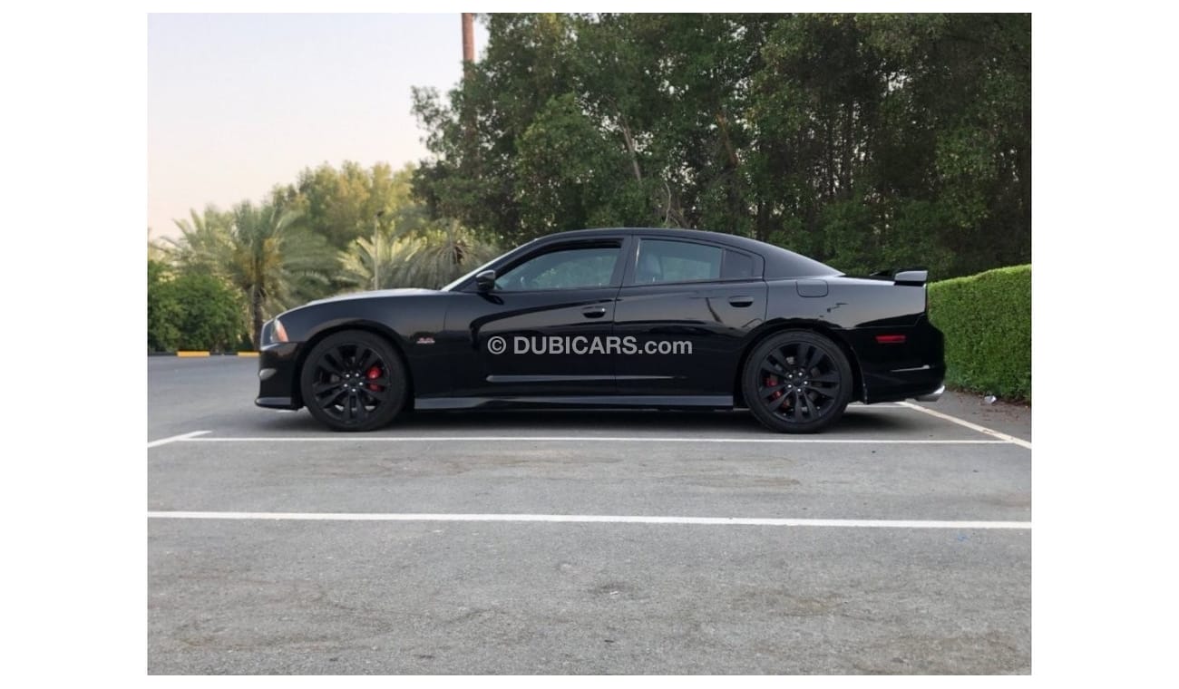 دودج تشارجر SRT8 موديل 2014 خليجي حاله ممتازه من الداخل والخارج فل مواصفات كراسي جلد ومثبت سرعه وتحكم كهربي كامل