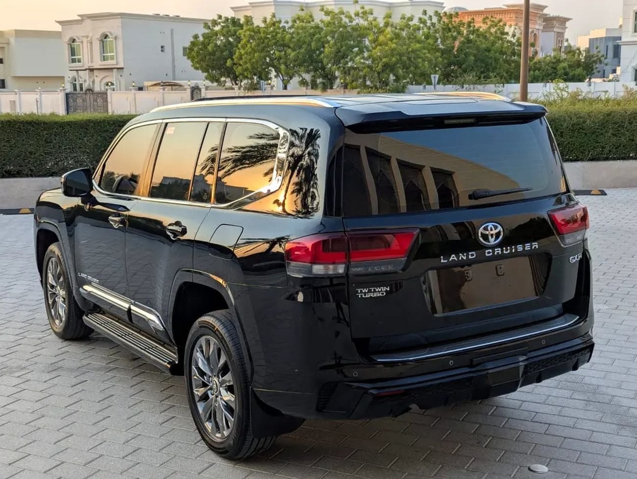 Toyota Land Cruiser GXR DIESEL GCC Specs Full option Twin Turbo
