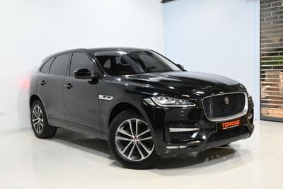 جاكوار F بيس R-SPORT جاكوار F-Pace R-Sport 25t AWD موديل 2019، سجل صيانة كامل لدى جاكوار (الطاير)، حالة ممتازة، خليجية