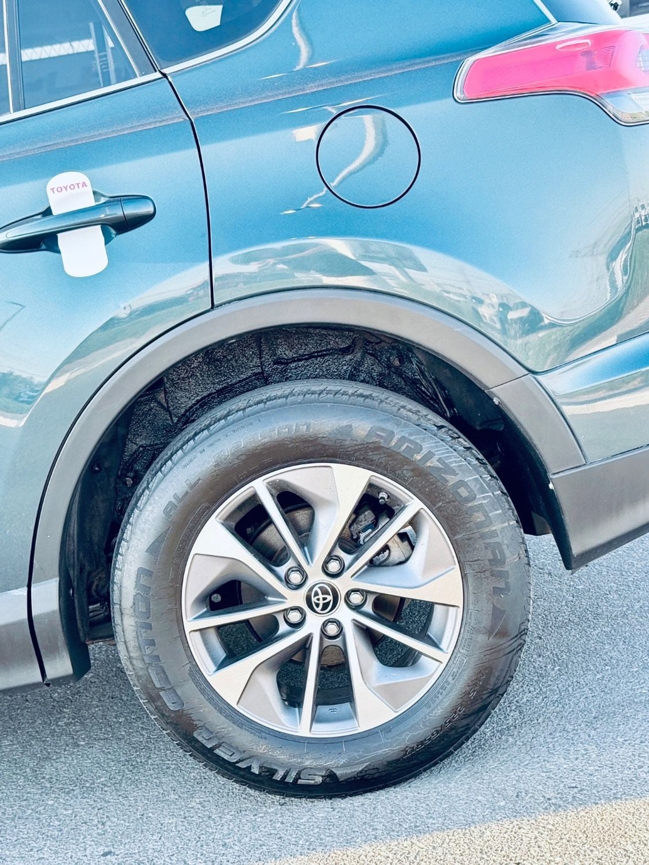 Toyota RAV4 LE 2.5L Cylinder 4 Hybrid Automatic 5 Seats 5 Doors