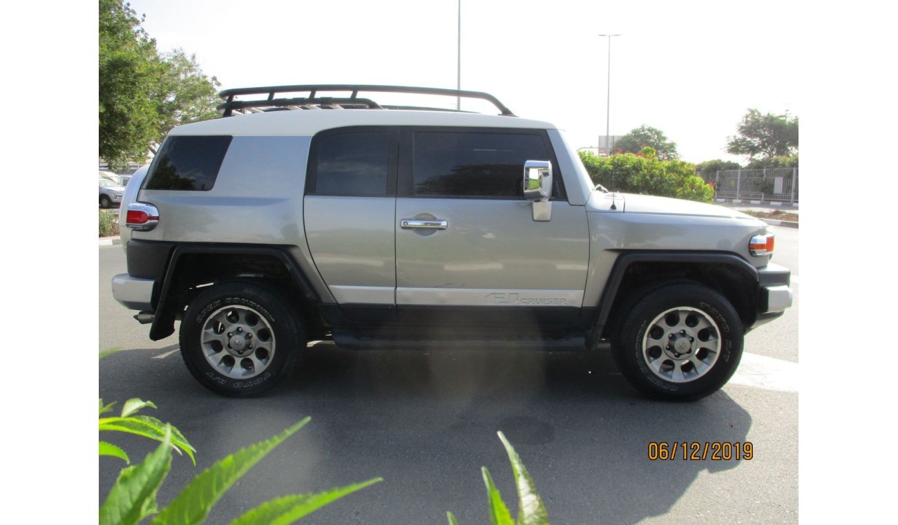 Toyota FJ Cruiser TOYOTA FJ CRUISER 2011 GULF SPACE FULL OPTIONS