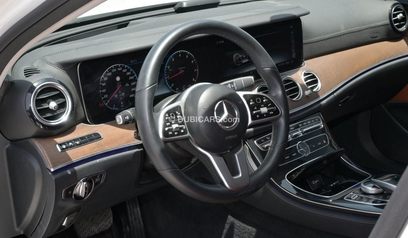 Mercedes-Benz E300 4M