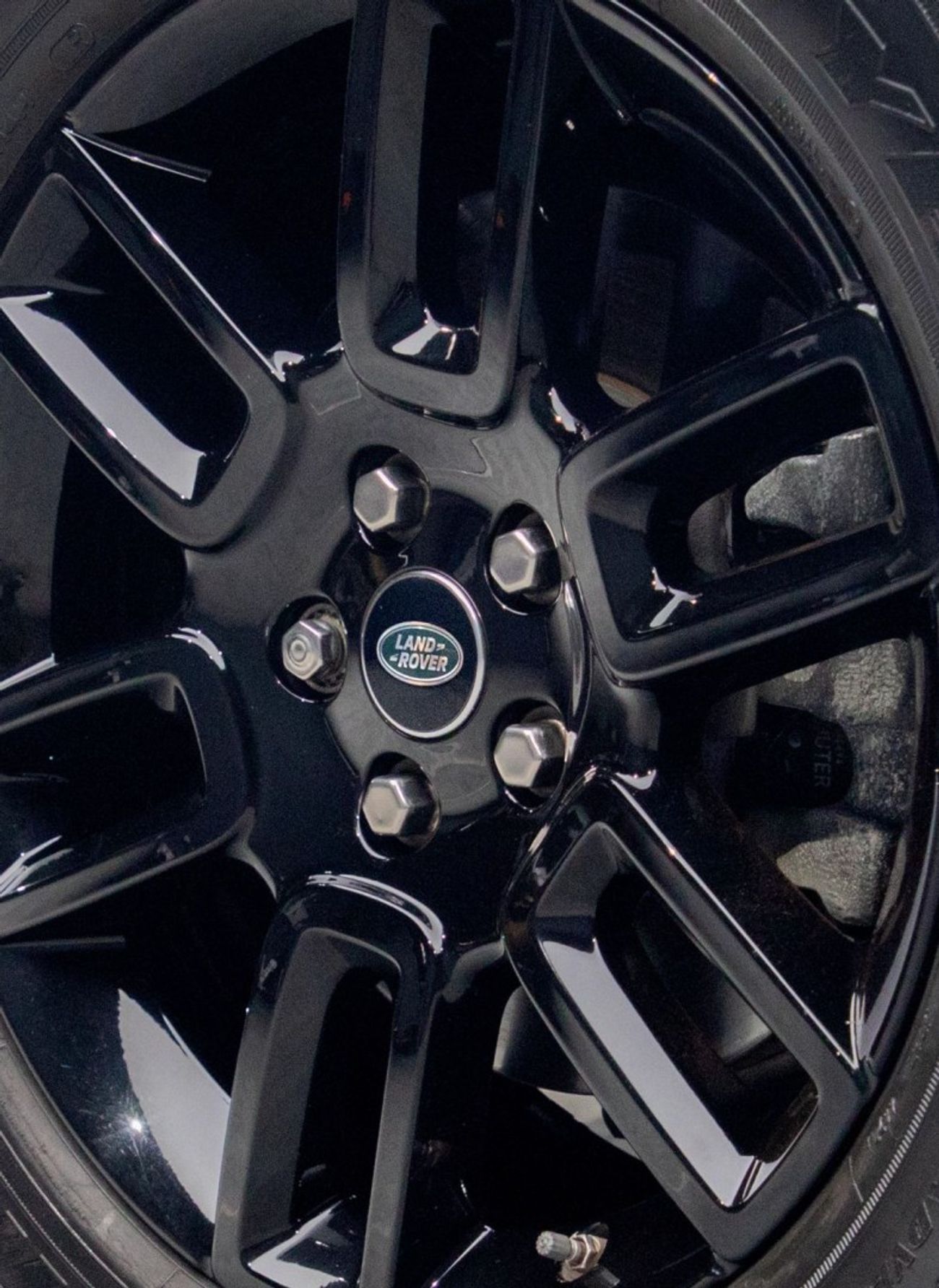 Land Rover Defender P300 110 2.0L (5 Seater) 4,695x60 • 0% DP • 2021 Land Rover Defender 110 P300 • Land Rover Warranty