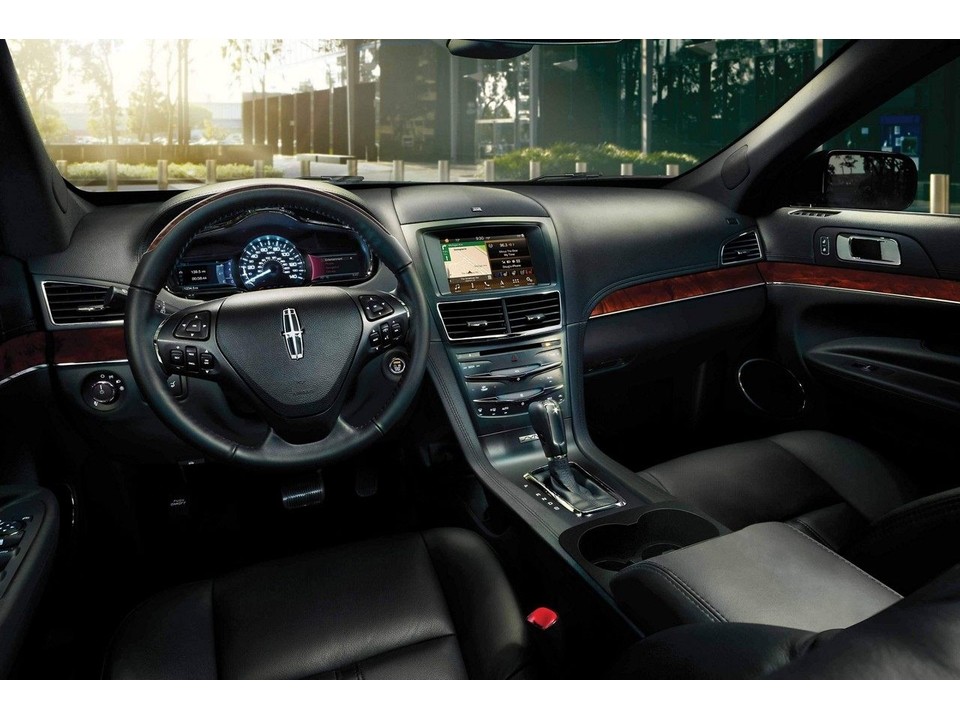 Lincoln MKT interior - Cockpit