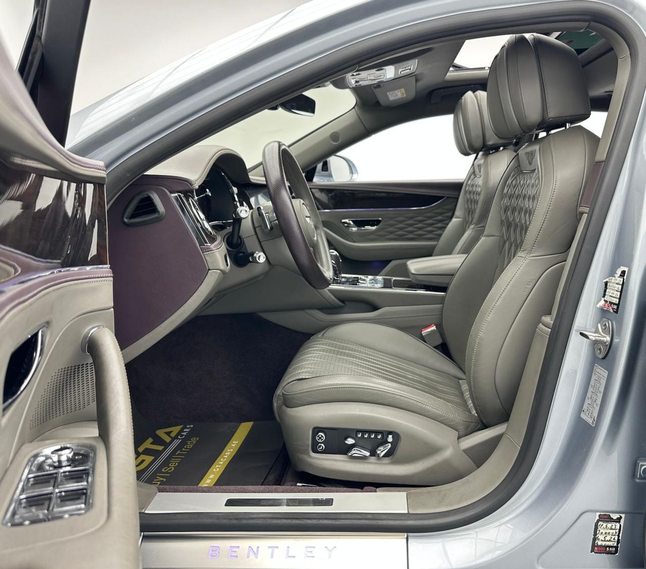 Bentley Flying Spur 2021 Bentley Flying Spur V8, 1 Year Unlimited Km Warranty, Full Service History, Rotating Display