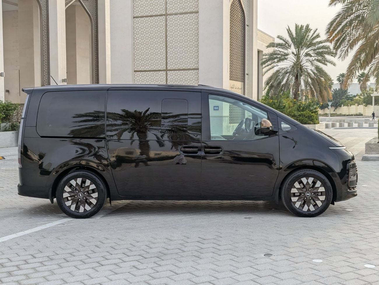 هيونداي ستاريا Hyundai staria 2022 LHD black colour