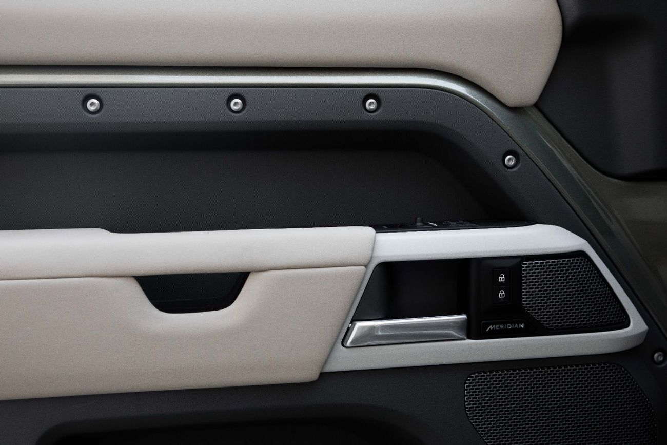 لاند روفر ديفندر 6,384 P.M  | 0% Downpayment | DEFENDER 110 P300 | AGENCY WARRANTY!