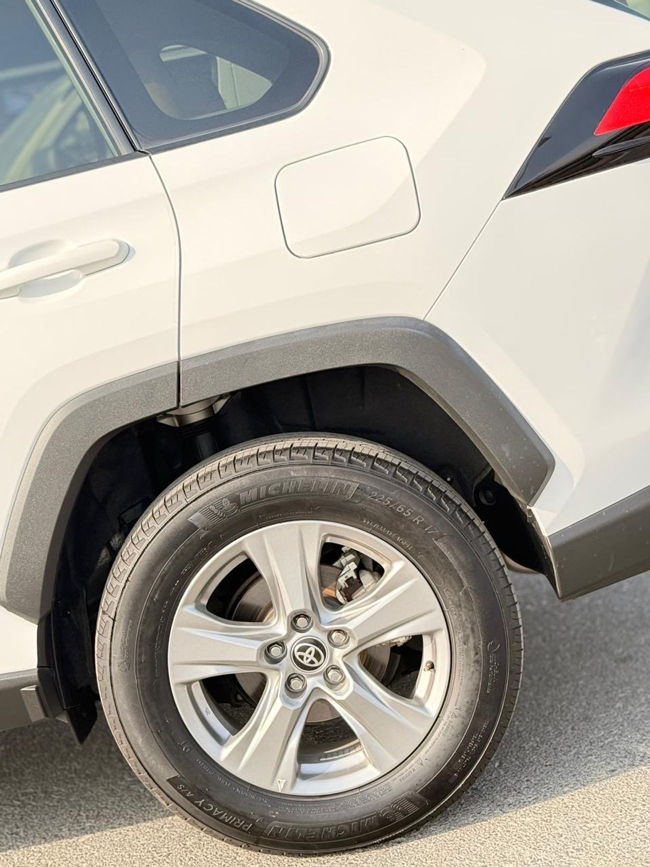 تويوتا راف ٤ XLE 2.5L