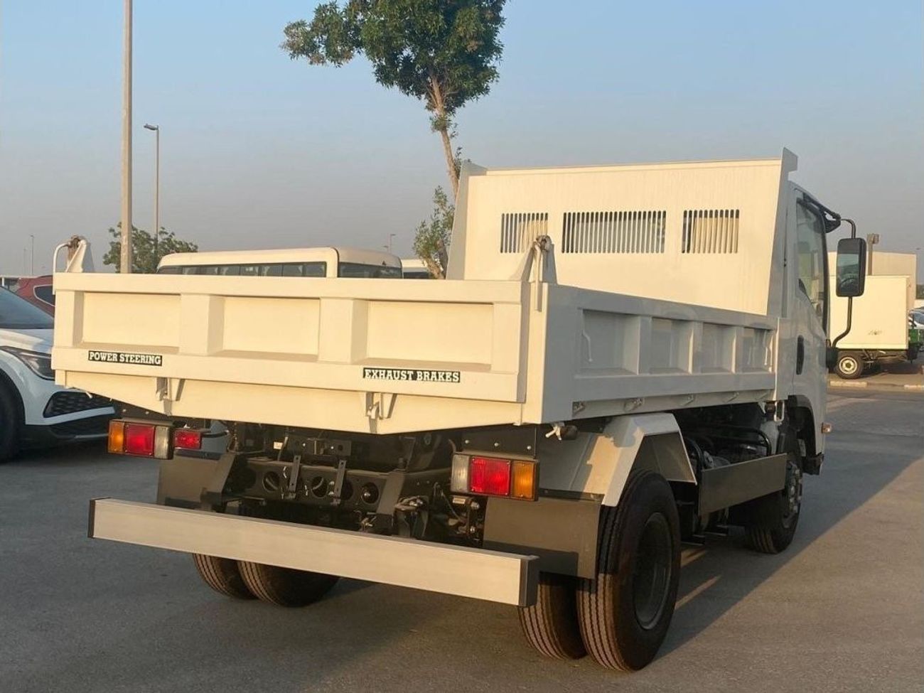 Isuzu NPR Dump Truck 4 Ton