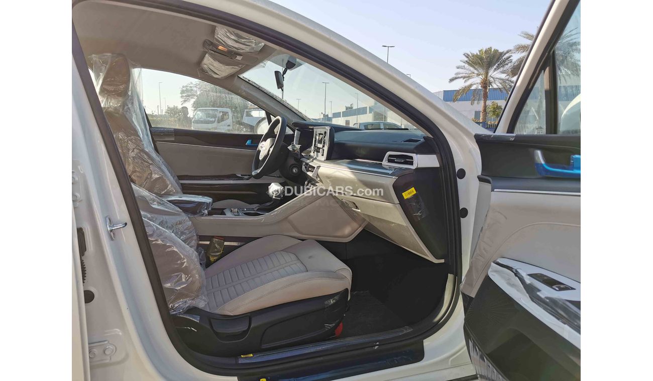 Kia Optima 2.4L 4CY Petrol, 17" Rims, DRL LED Headlights, Front & Rear A/C, Parking Sensors (CODE # KO01)