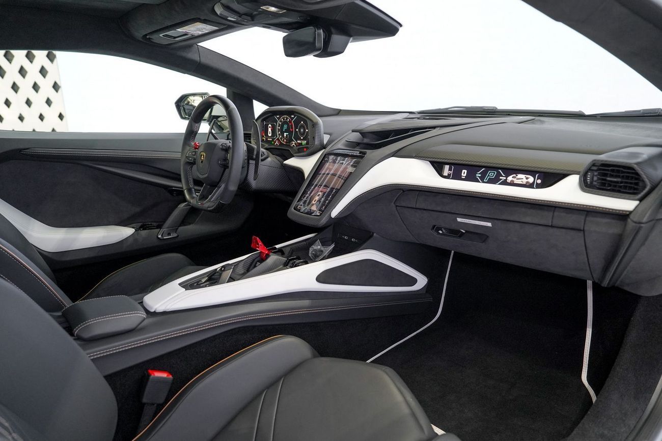 لامبورغيني ريفويلتو 6.5L V12 Hybrid