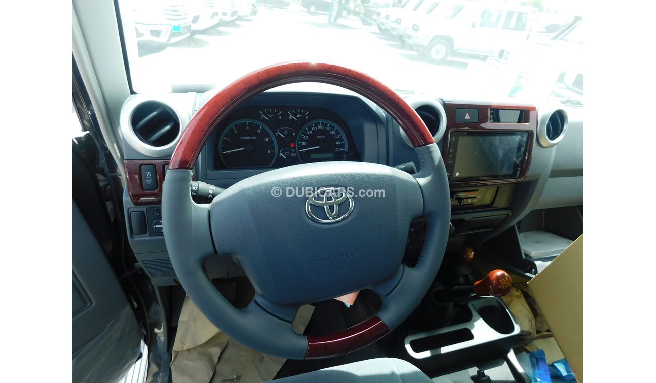 Toyota Land Cruiser Pick Up 79 Double Cab Pickup LX V8 4.5L TD 5 Seat 4WD M/T(Only on Sahara Motors)