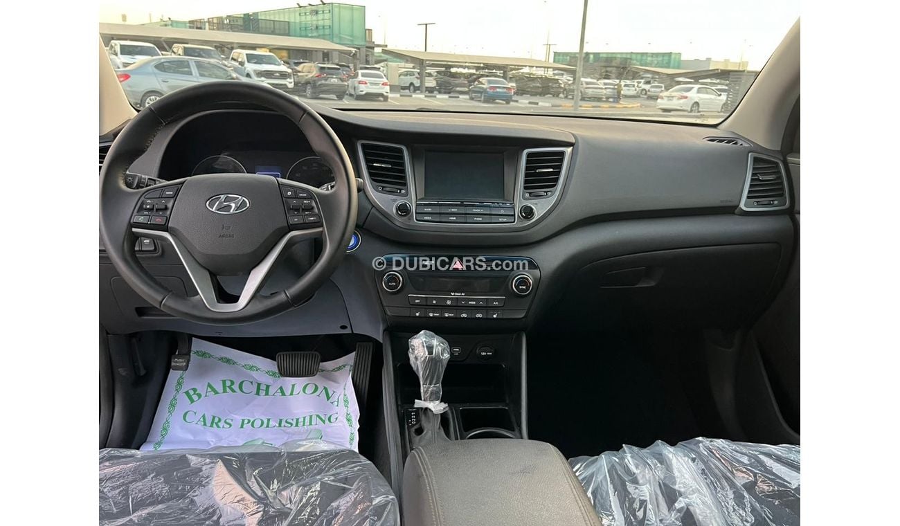 هيونداي توسون GLS هيونداي توسان موديل 2017 وارد أمريكي فول ابشن كامله بانوراما ماشيه 33000 الف ميل 1600 سي سي