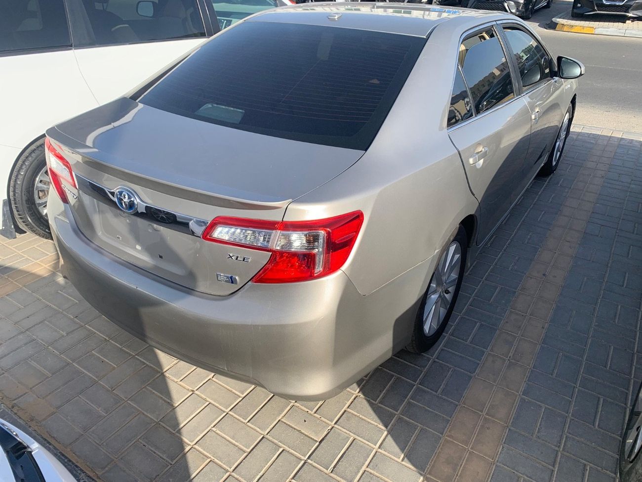 Toyota Camry Hybrid XLE