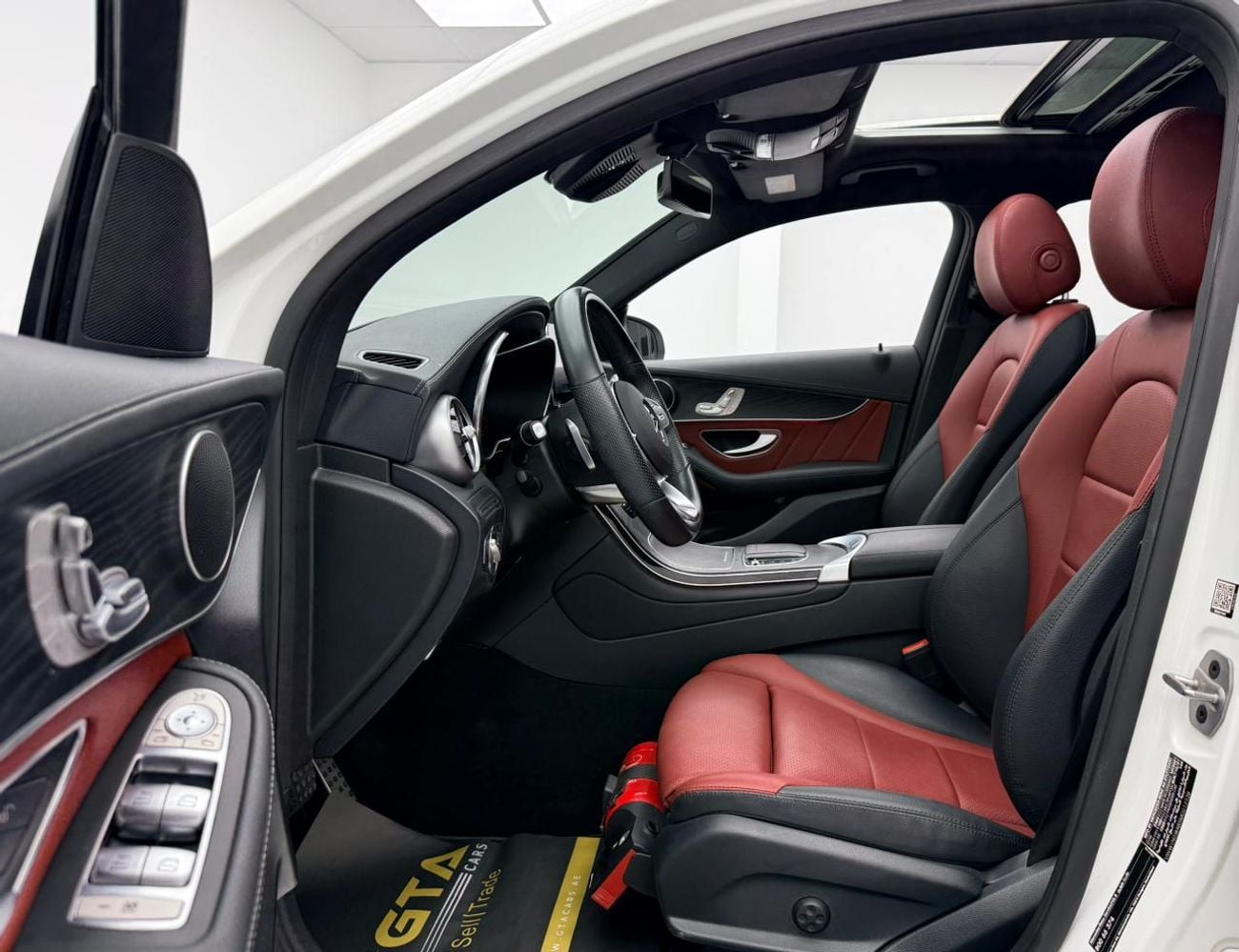 مرسيدس بنز GLC 200 PREMIUM PLUS 2021 Mercedes Benz GLC200 Coupe, Warranty, Full Mercedes Service History, Low Km, GCC