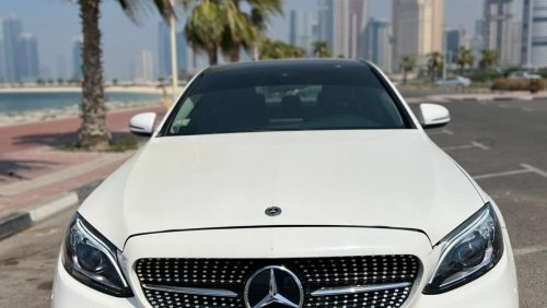 مرسيدس بنز C 300 لاكجري