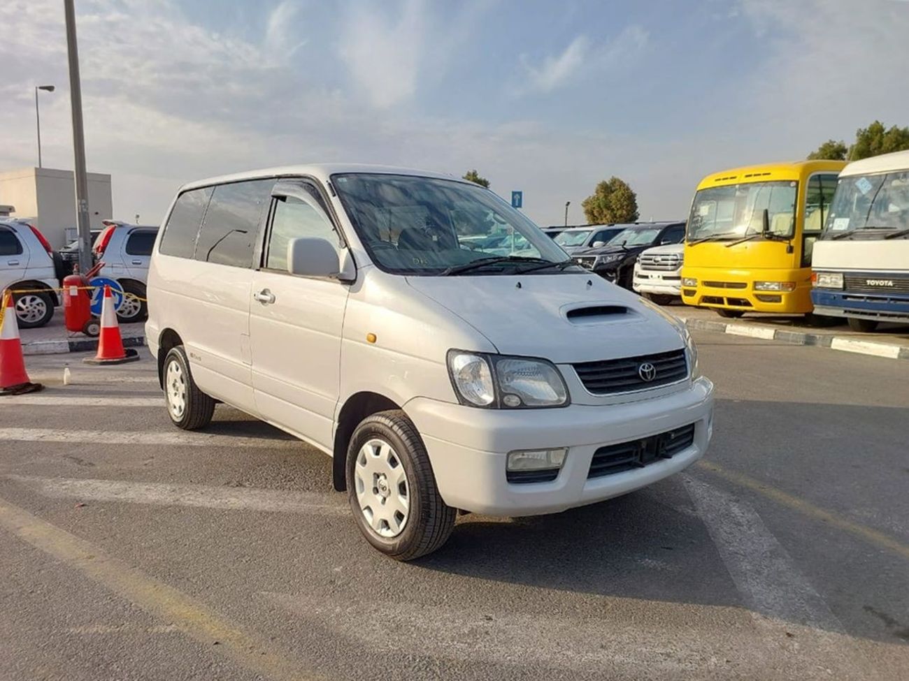 Toyota Lite Ace TOYOTA LITEACE NOAH VAN RHD 1999 MODEL 2.2 L DIESEL AUTOMATIC(PM25262)