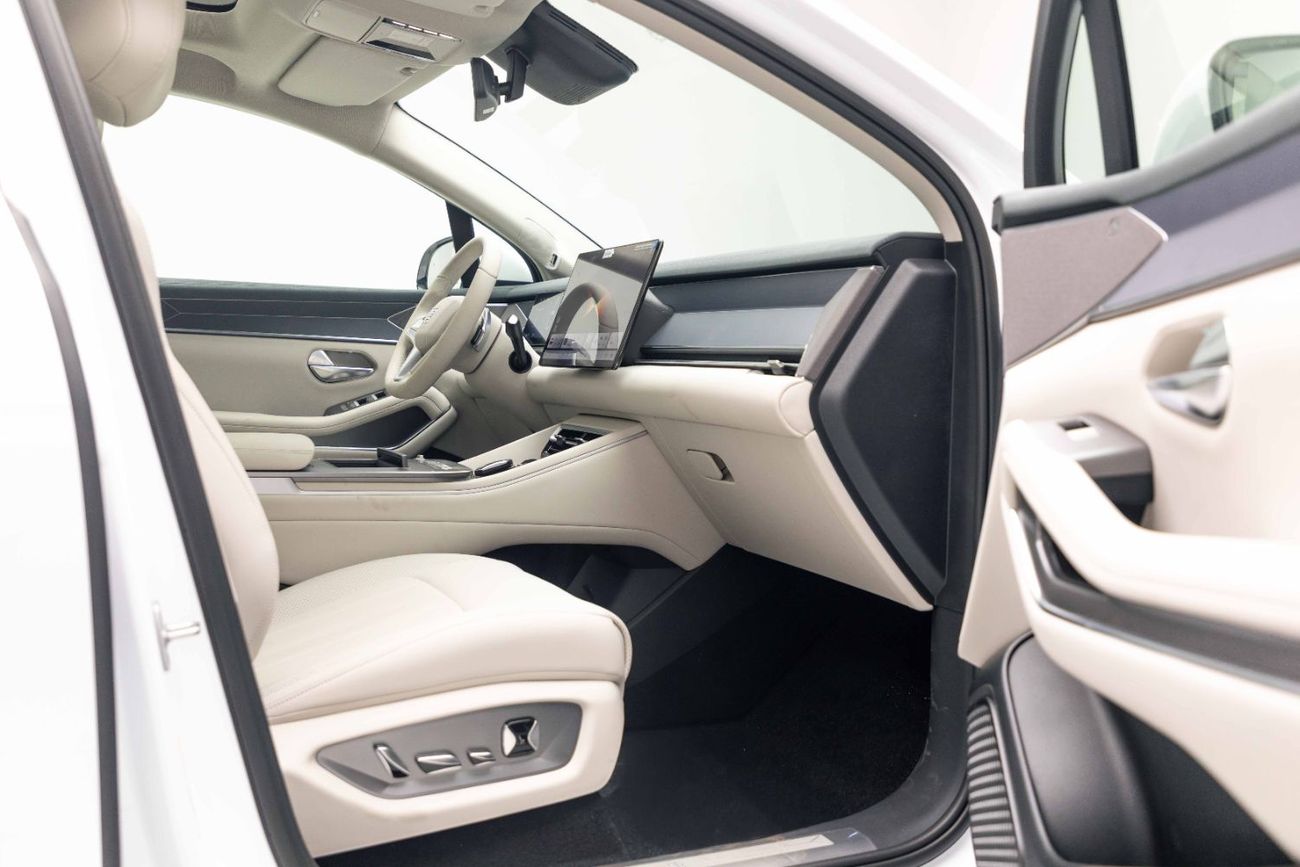 BYD Tang L Flagship- White Inside Black and Grey | Export Only