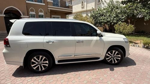 Toyota Land Cruiser Toyota Grand Touring VXR 5.7L AWD 4*4