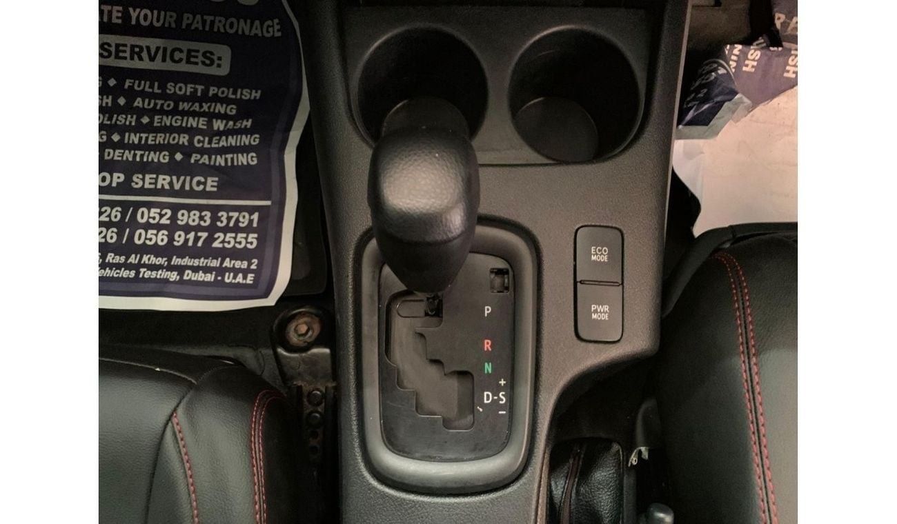 تويوتا هيلوكس SR5