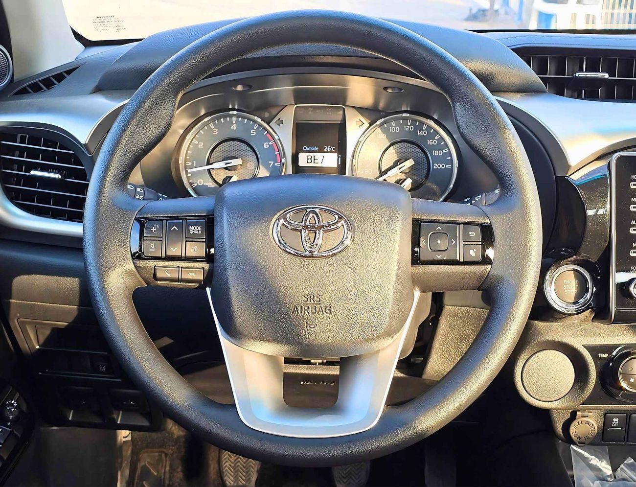 Toyota Hilux SR5 NARROW BODY / FULL OPTION / M/T /  2.7L V4 PETROL / DVD CAMERA / WOOD TRIM (CODE # 69039)
