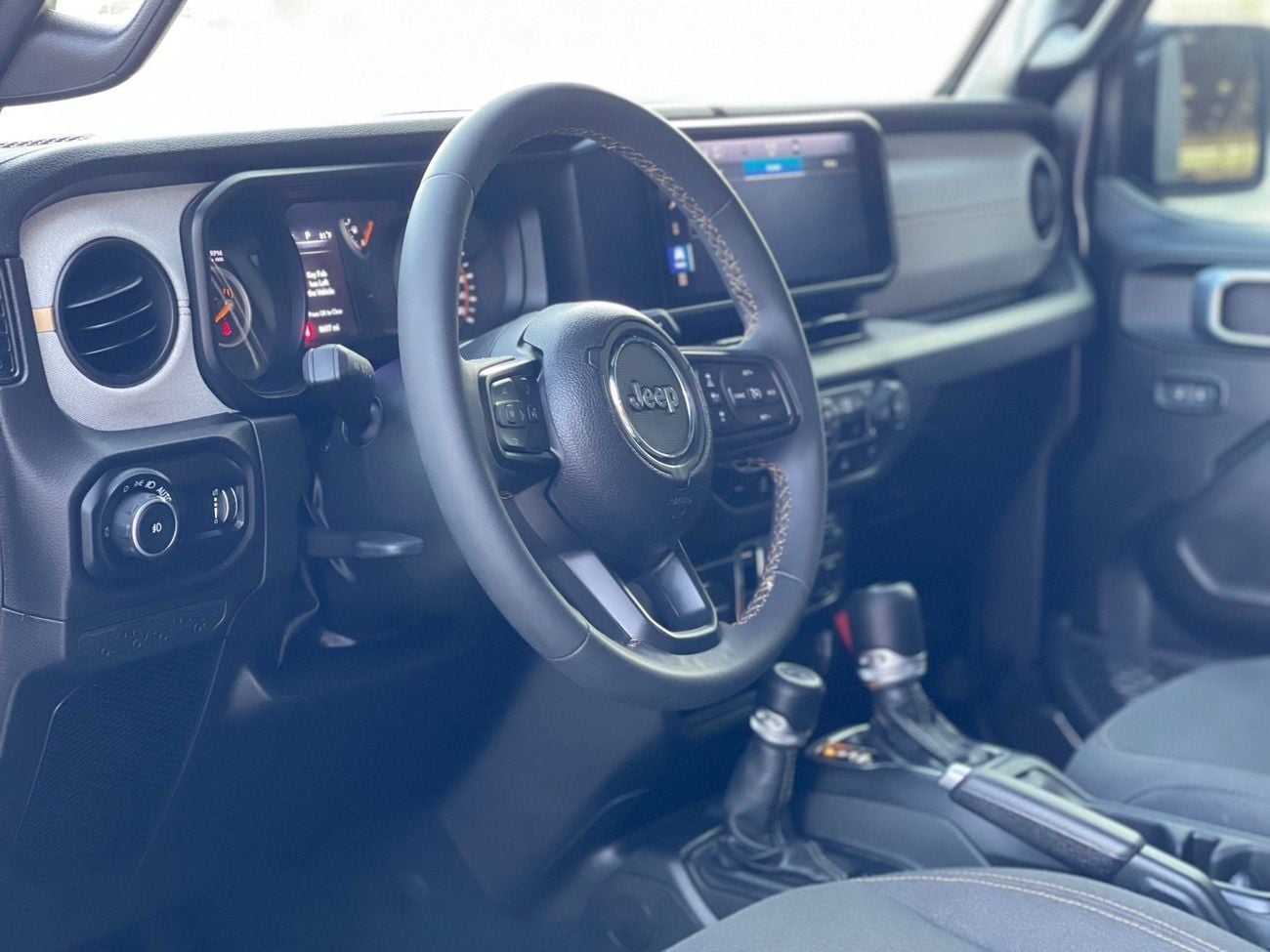 Jeep Wrangler Unlimited Sport 3.6L A/T JL / 3.6L V6 / RADAR /HURRICANE ADJUSTABLE /RADAR / LINE ASSIST / LOW MILEA