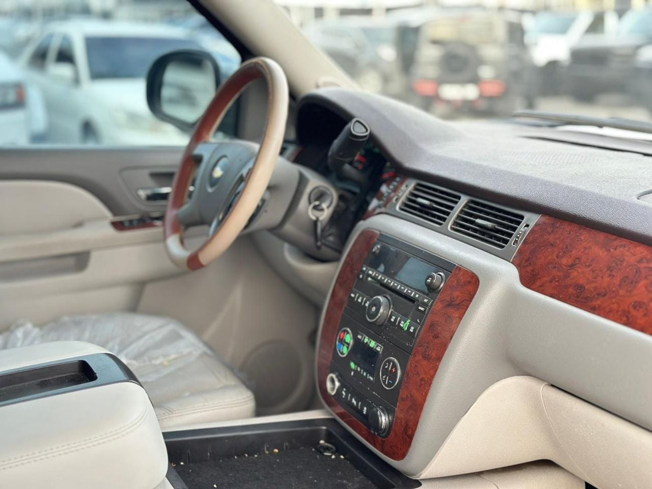 شيفروليه تاهو Z71  LEATHER