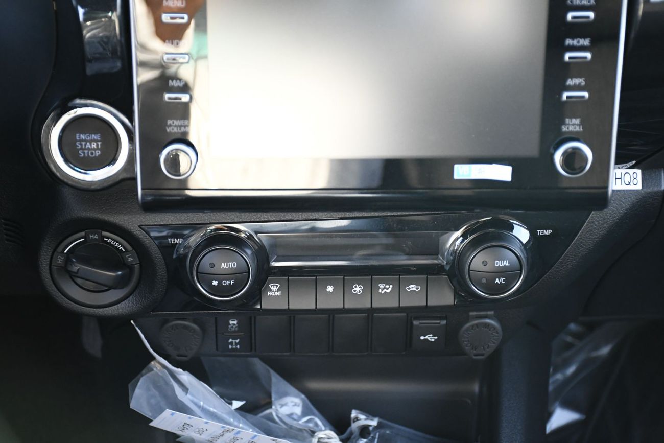 تويوتا هيلوكس Adventure 4.0L V6 with BSM ! Door Molding