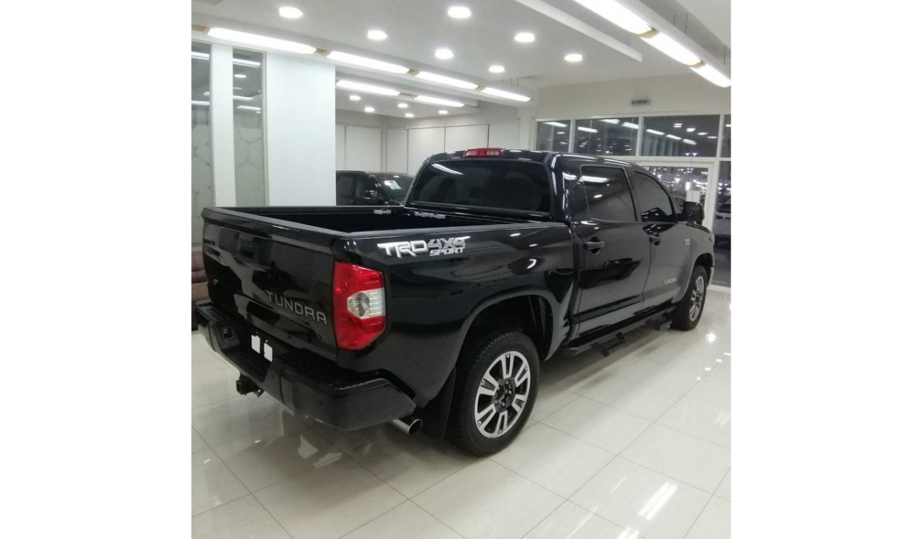 Toyota Tundra Std TOYOTA TUNDRA 2018 SPORT BLACK V8 - 5.7 L 49000 KM REAR CAMERA GREY INTERIOR