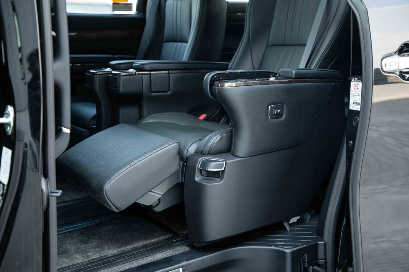 Toyota Alphard 2020 Toyota Alphard 3.5 Executive Lounge - White Inside Black