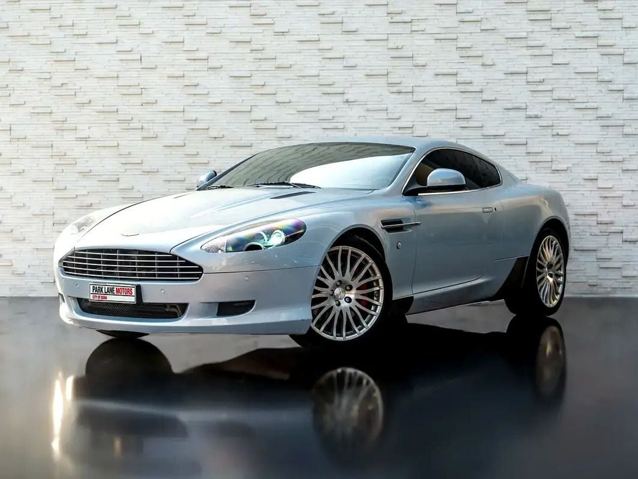 Aston Martin DB9 STD Aston Martin DB9 2010